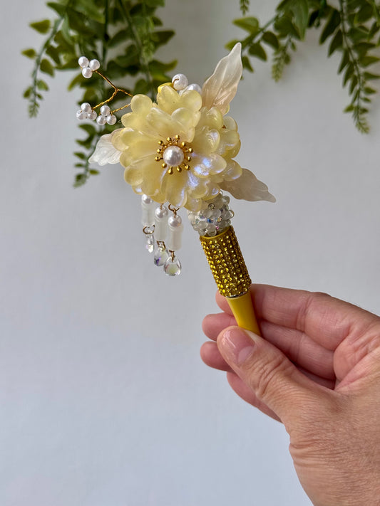 Golden Bloom Pearl Drop Pen