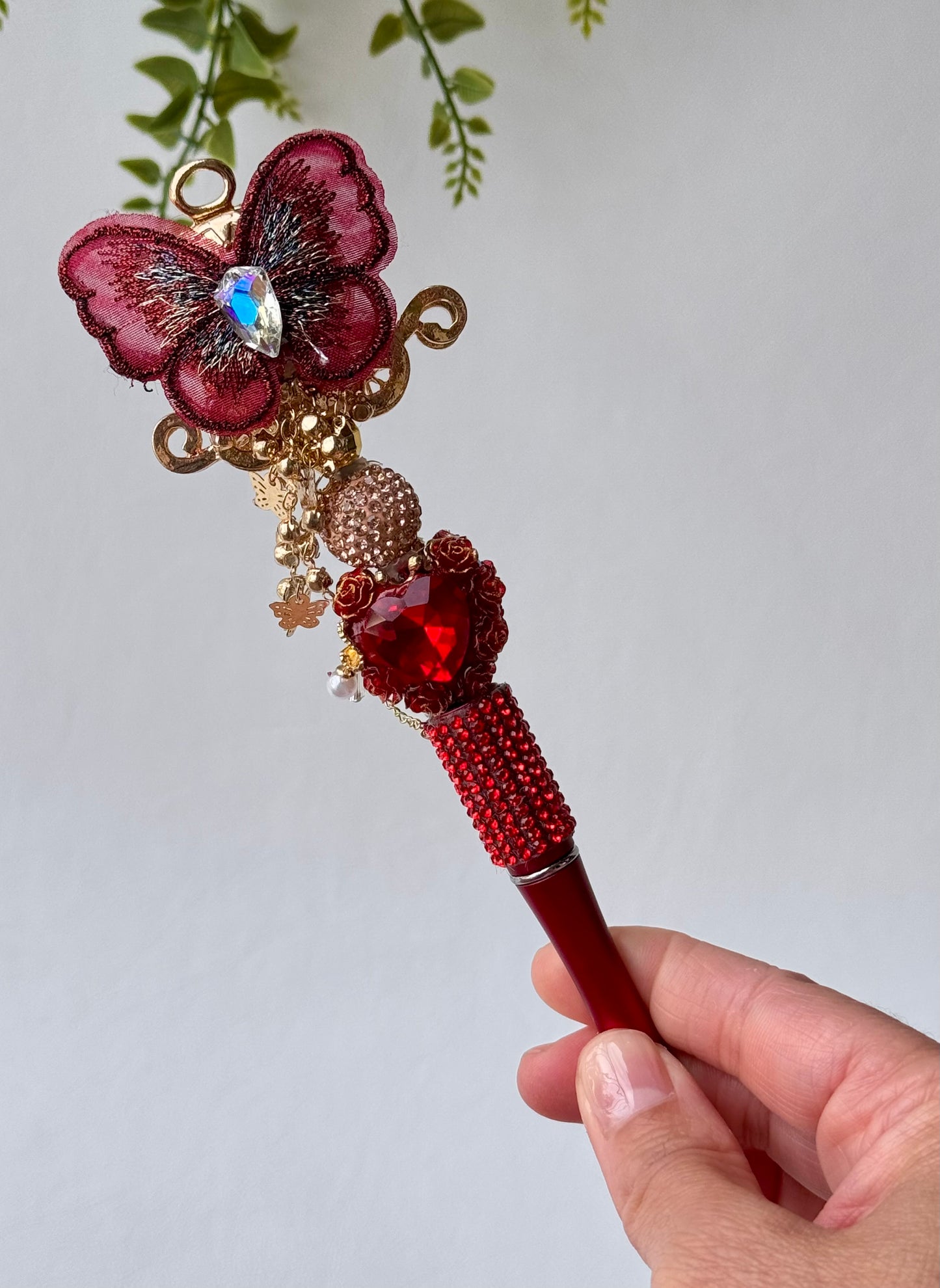 Cinderella Carriage Red Bling Pen – Fairytale Rhinestone Pen for Disney Lovers & Special Gifts