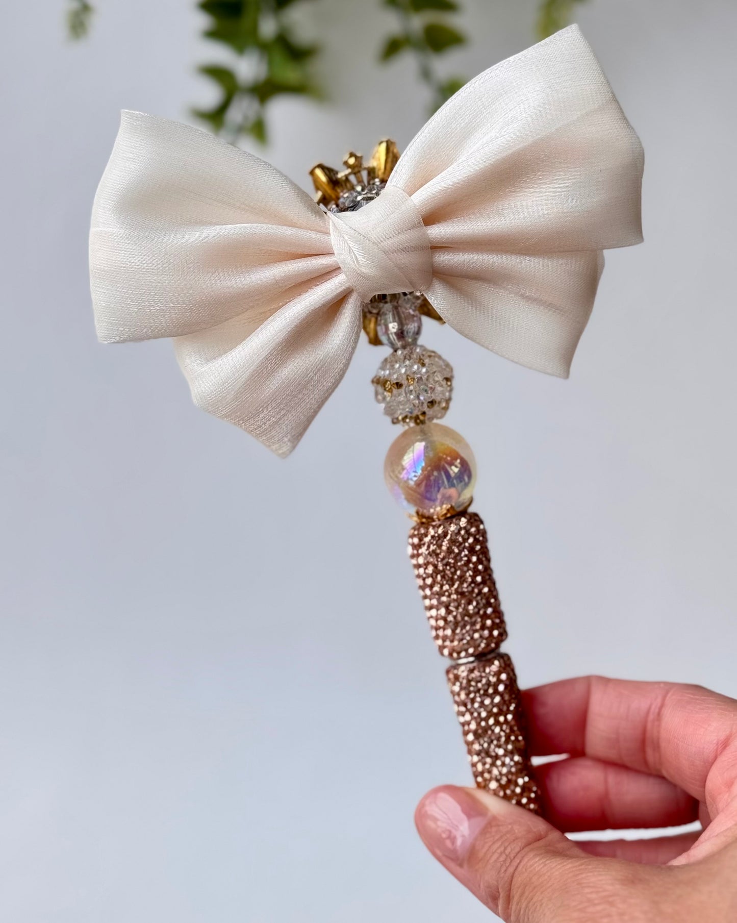 Champagne Gold Flower Rhinestone Pen – Elegant Crystal Bling Pen for Planners & Desk Decor